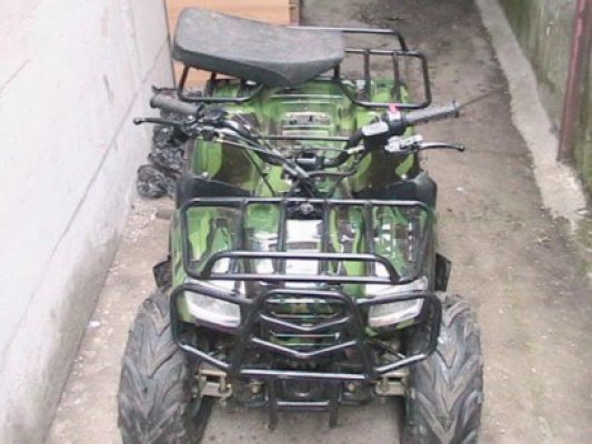 Procurorii îl vor după gratii, el vrea liber. Instanţa a ales calea de mijloc